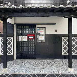 Nomad East 호스텔